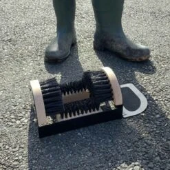 Brosse Grattoir à Bottes Et Chaussures En Bois -Intexoo Shop brosse grattoir a bottes 3