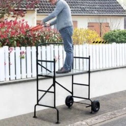 Echafaudage Roulant Avec Garde-corps Pliable Et Ajustable - EasyWork -Intexoo Shop echafaudage roulant mobile 3 niveaux 4