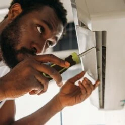 Tournevis Multi Embouts Aimantés 50 Pièces Avec LED 9 Tournevis Multi Embouts Aimantés 50 Pièces Avec LED -Intexoo Shop tournevis aimante multi embouts avec led 4